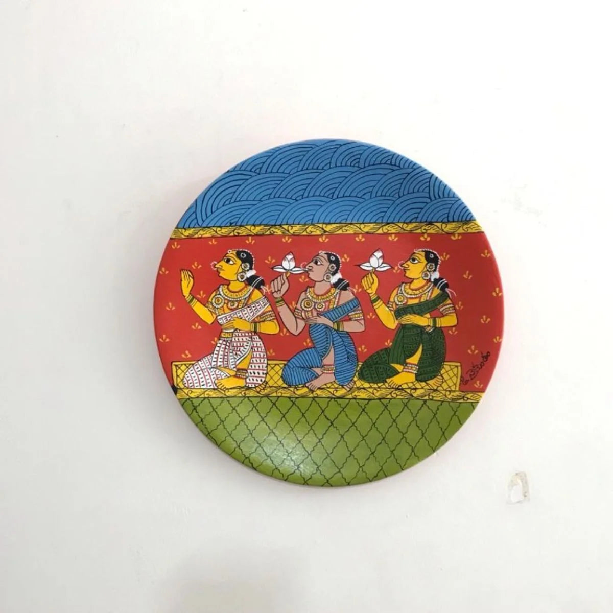 Sakhi Cheriyal hand-painted plate illustrating traditional motifs of companionship with vibrant colors