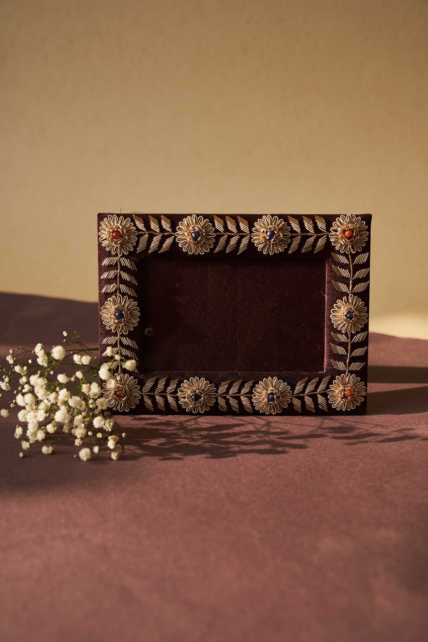 Kat Jaal Zardozi photo frame featuring intricate embroidery and handcrafted details, perfect for elegant decor