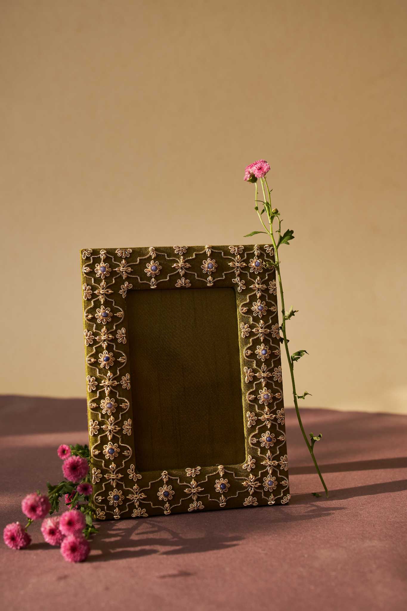 Kat Jaal Zardozi photo frame featuring intricate embroidery and handcrafted details, perfect for elegant decor