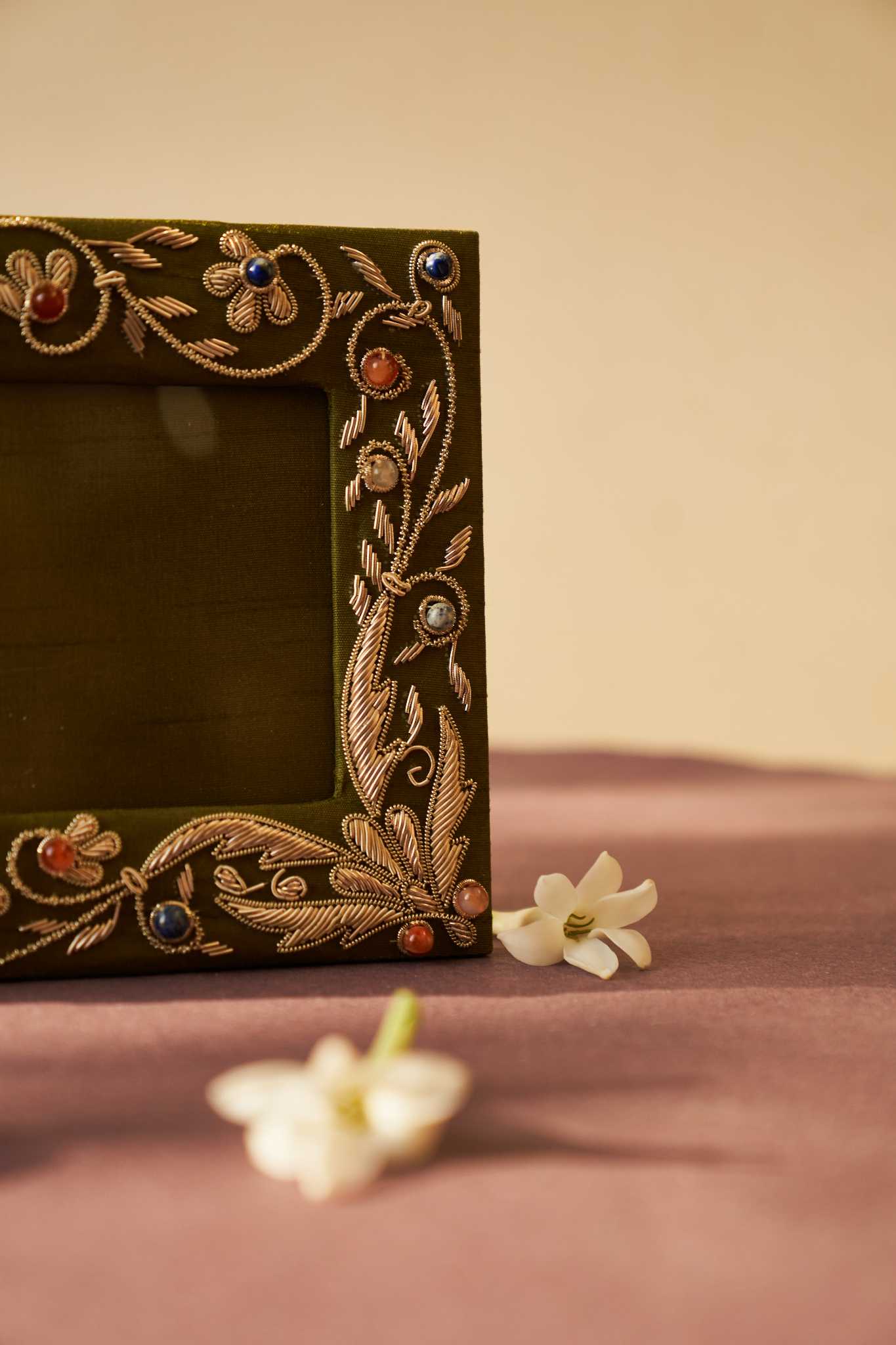 Kat Jaal Zardozi photo frame featuring intricate embroidery and handcrafted details, perfect for elegant decor