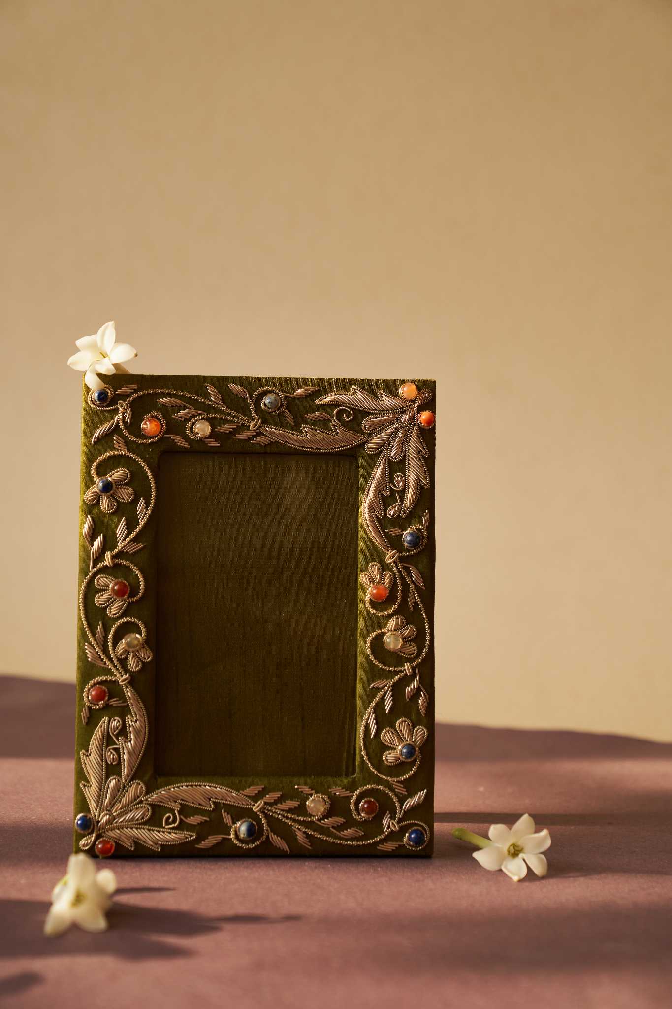Kat Jaal Zardozi photo frame featuring intricate embroidery and handcrafted details, perfect for elegant decor