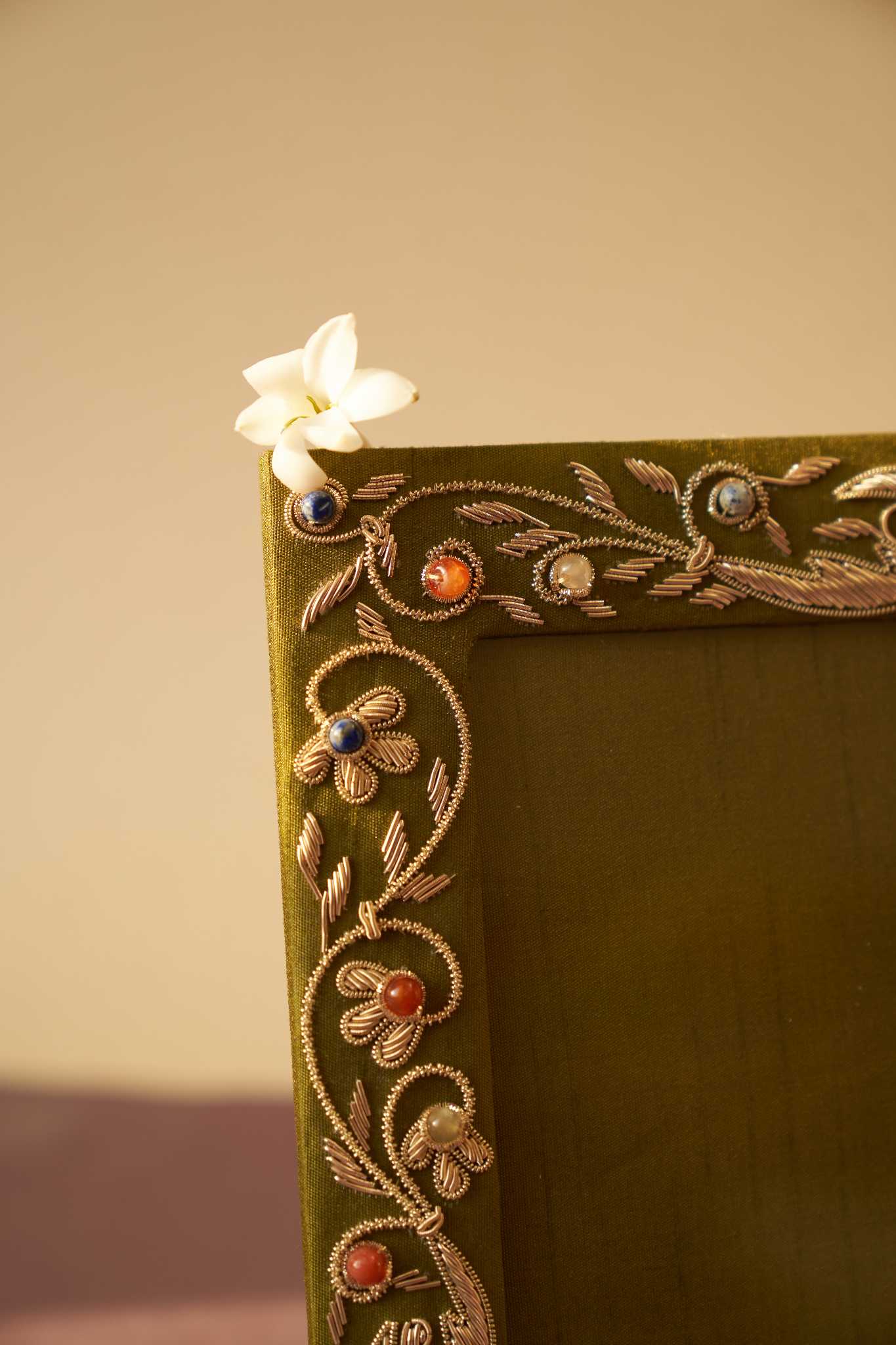 Kat Jaal Zardozi photo frame featuring intricate embroidery and handcrafted details, perfect for elegant decor