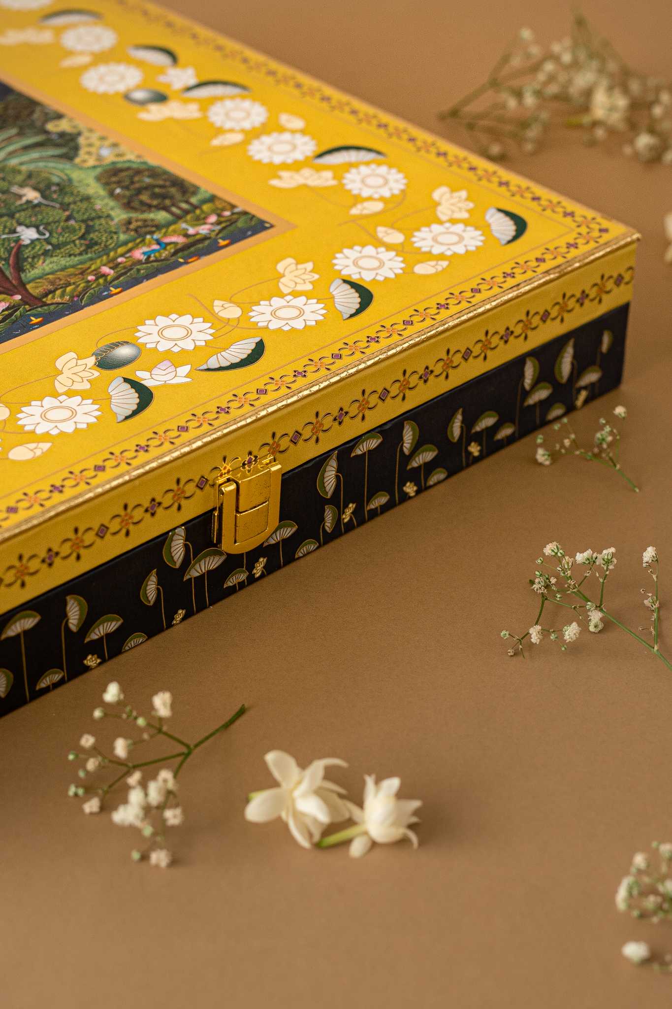 Vanya Gift Box | Handcrafted Elegant Gift Packaging