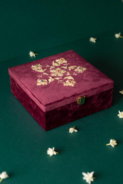 Guldasta Zardozi box with curved plates, showcasing intricate gold embroidery and handcrafted detailing, ideal as an elegant gift set
