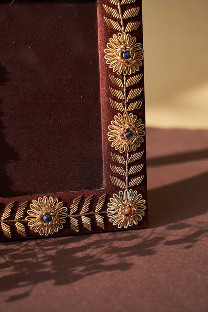 Kat Jaal Zardozi photo frame featuring intricate embroidery and handcrafted details, perfect for elegant decor