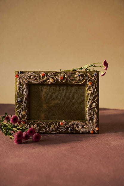 Kat Jaal Zardozi photo frame featuring intricate embroidery and handcrafted details, perfect for elegant decor