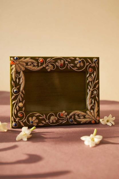 Kat Jaal Zardozi photo frame featuring intricate embroidery and handcrafted details, perfect for elegant decor